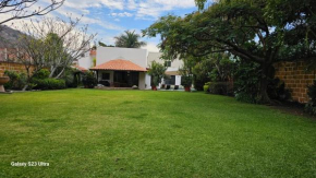 Casa de 1 nivel con alberca en fraccionamiento las Fincas.